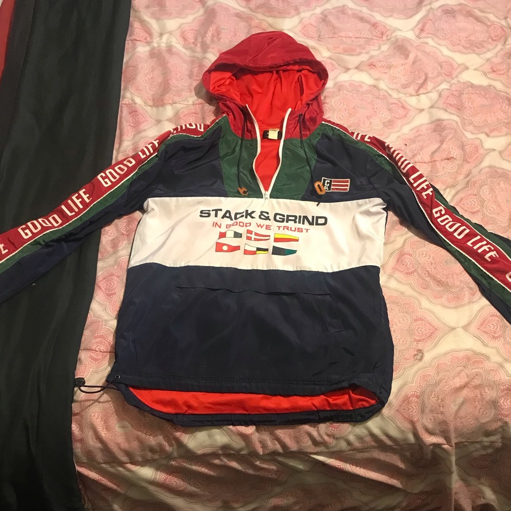 A pullover - Picture 2 of 2